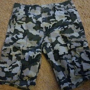 Levi's camoflauge cargo shorts 34